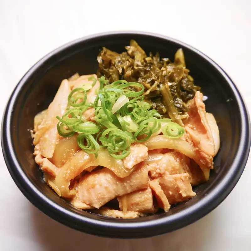 味噌煮込み牛ホルモン丼